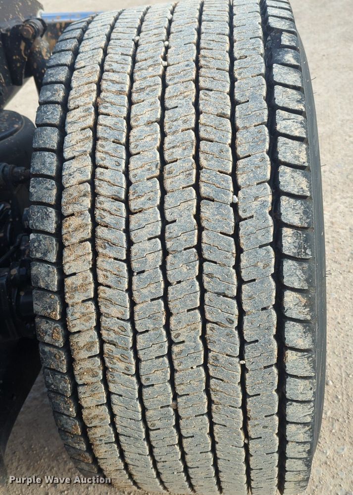 image for item OD9257 2019 Kenworth T680 semi truck