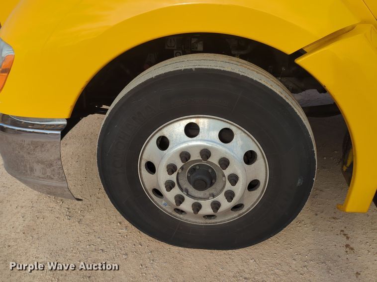 image for item OD9257 2019 Kenworth T680 semi truck