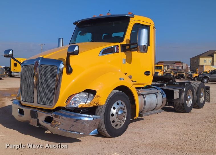 image for item OD9259 2020 Kenworth T680 semi truck