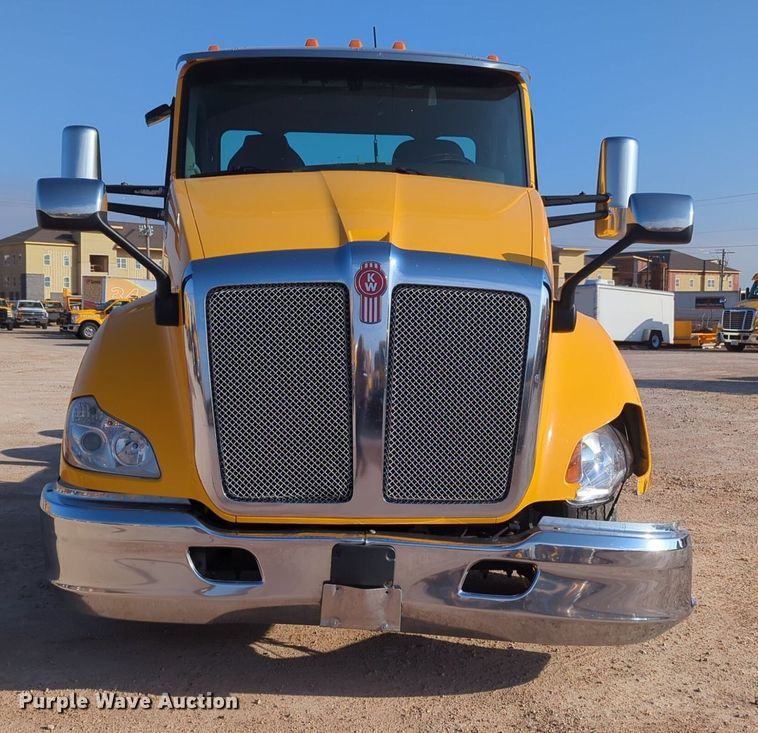 image for item OD9259 2020 Kenworth T680 semi truck