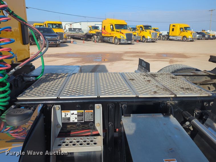 image for item OD9259 2020 Kenworth T680 semi truck