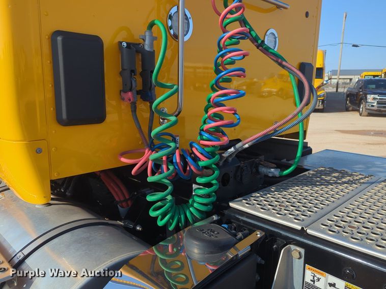 image for item OD9259 2020 Kenworth T680 semi truck