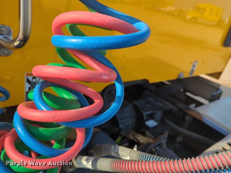 image for item OD9259 2020 Kenworth T680 semi truck