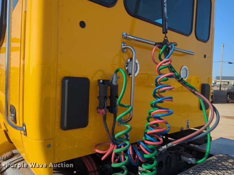 image for item OD9259 2020 Kenworth T680 semi truck