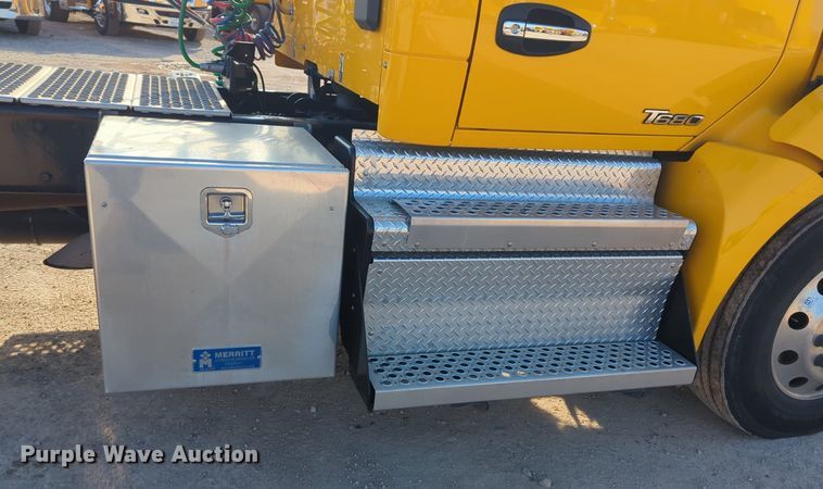 image for item OD9259 2020 Kenworth T680 semi truck
