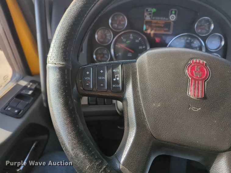 image for item OD9259 2020 Kenworth T680 semi truck