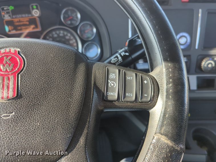 image for item OD9259 2020 Kenworth T680 semi truck