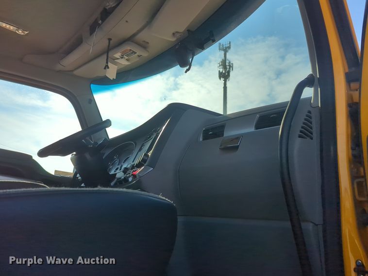 image for item OD9259 2020 Kenworth T680 semi truck