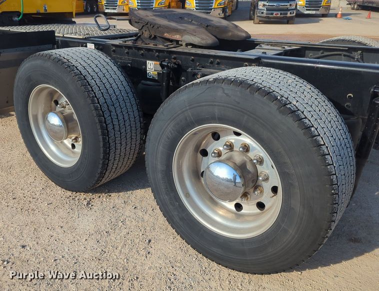 image for item OD9259 2020 Kenworth T680 semi truck