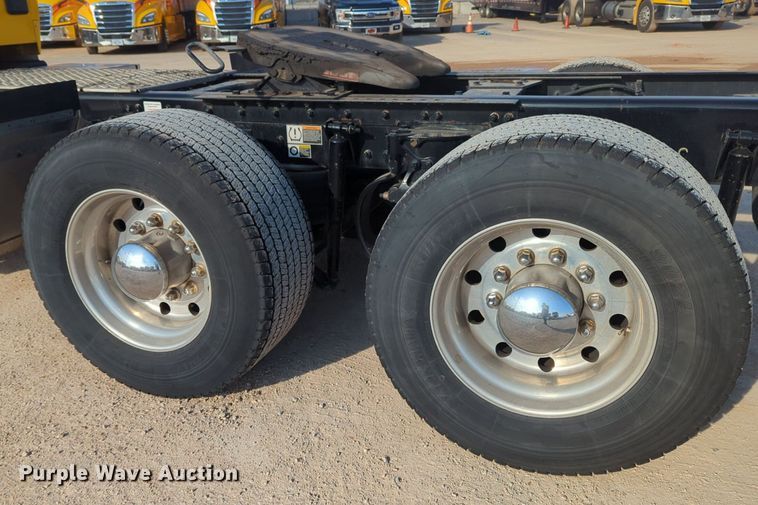 image for item OD9259 2020 Kenworth T680 semi truck