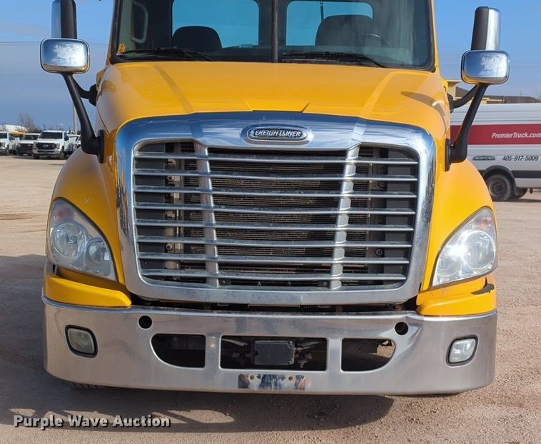 image for item OD9260 2018 Freightliner  Cascadia 125 semi truck