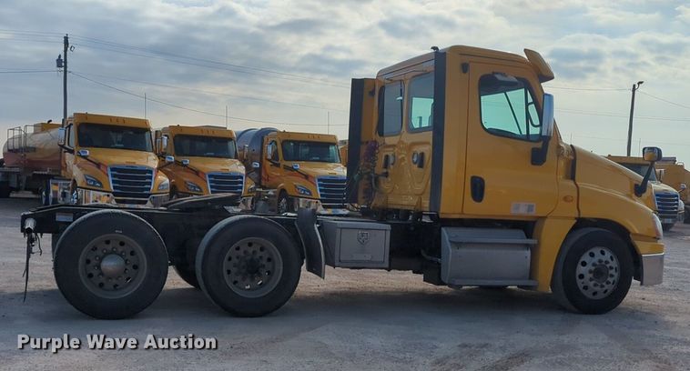 image for item OD9260 2018 Freightliner  Cascadia 125 semi truck