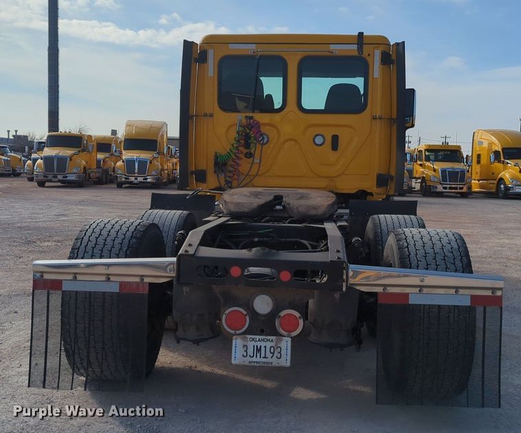 image for item OD9260 2018 Freightliner  Cascadia 125 semi truck