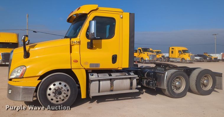 image for item OD9260 2018 Freightliner  Cascadia 125 semi truck