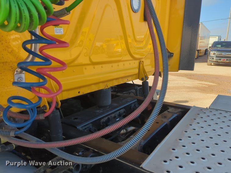 image for item OD9260 2018 Freightliner  Cascadia 125 semi truck