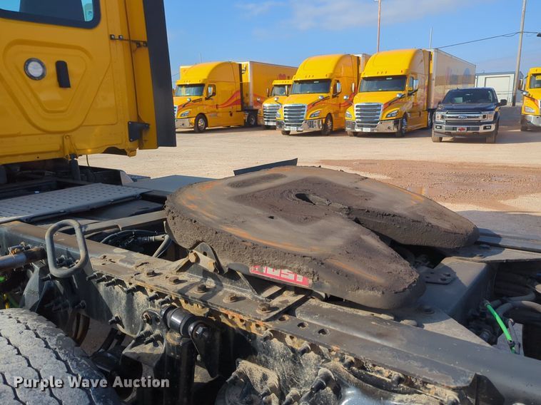 image for item OD9260 2018 Freightliner  Cascadia 125 semi truck
