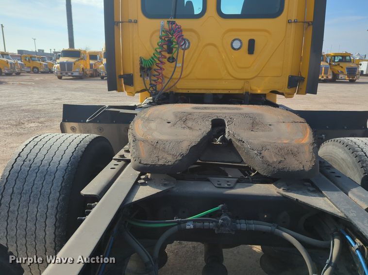 image for item OD9260 2018 Freightliner  Cascadia 125 semi truck