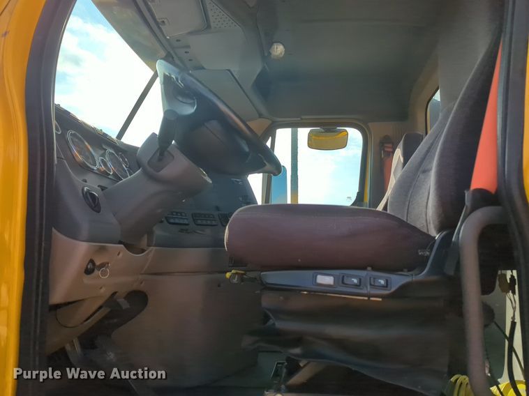 image for item OD9260 2018 Freightliner  Cascadia 125 semi truck