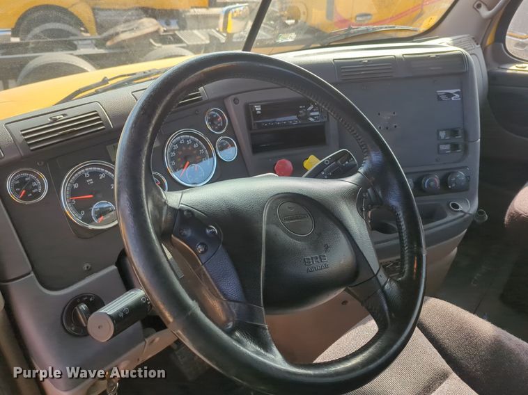 image for item OD9260 2018 Freightliner  Cascadia 125 semi truck