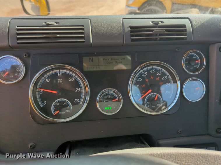 image for item OD9260 2018 Freightliner  Cascadia 125 semi truck