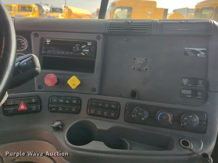 image for item OD9260 2018 Freightliner  Cascadia 125 semi truck