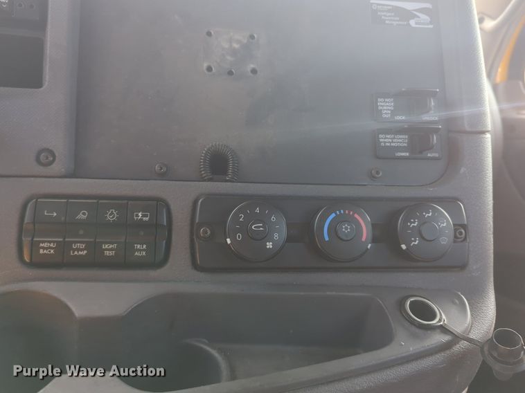 image for item OD9260 2018 Freightliner  Cascadia 125 semi truck