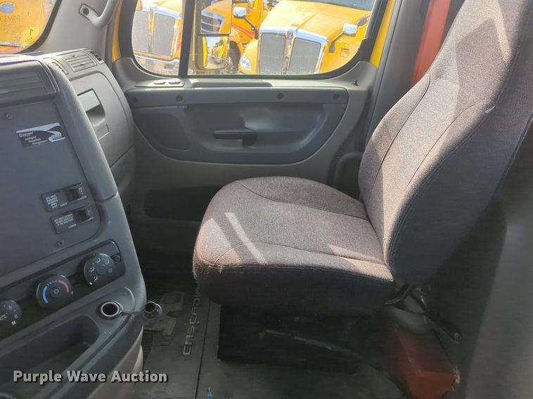 image for item OD9260 2018 Freightliner  Cascadia 125 semi truck