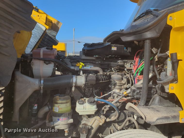 image for item OD9260 2018 Freightliner  Cascadia 125 semi truck