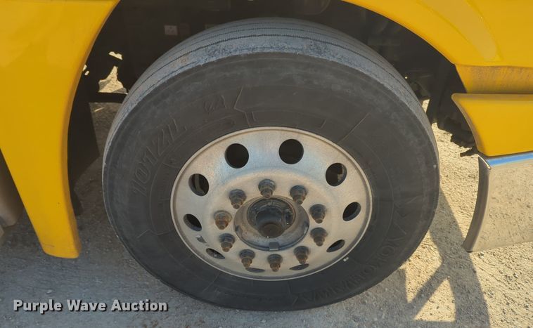 image for item OD9260 2018 Freightliner  Cascadia 125 semi truck