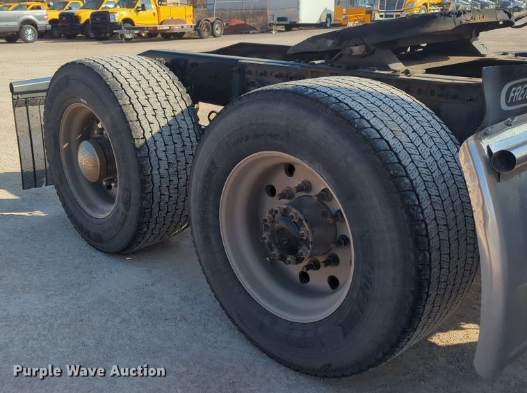 image for item OD9260 2018 Freightliner  Cascadia 125 semi truck