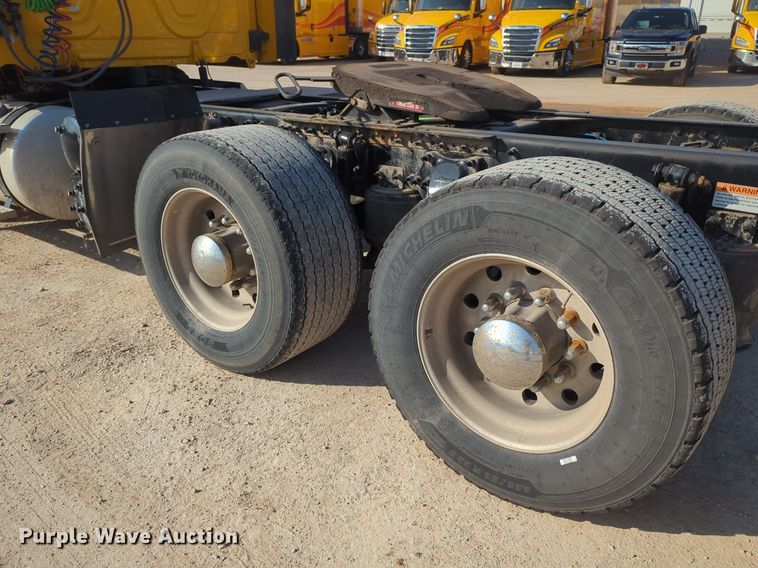 image for item OD9260 2018 Freightliner  Cascadia 125 semi truck