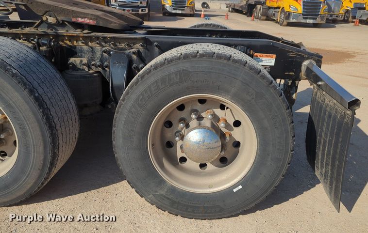 image for item OD9260 2018 Freightliner  Cascadia 125 semi truck