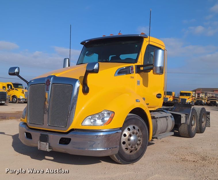 image for item OD9261 2020 Kenworth T680 semi truck