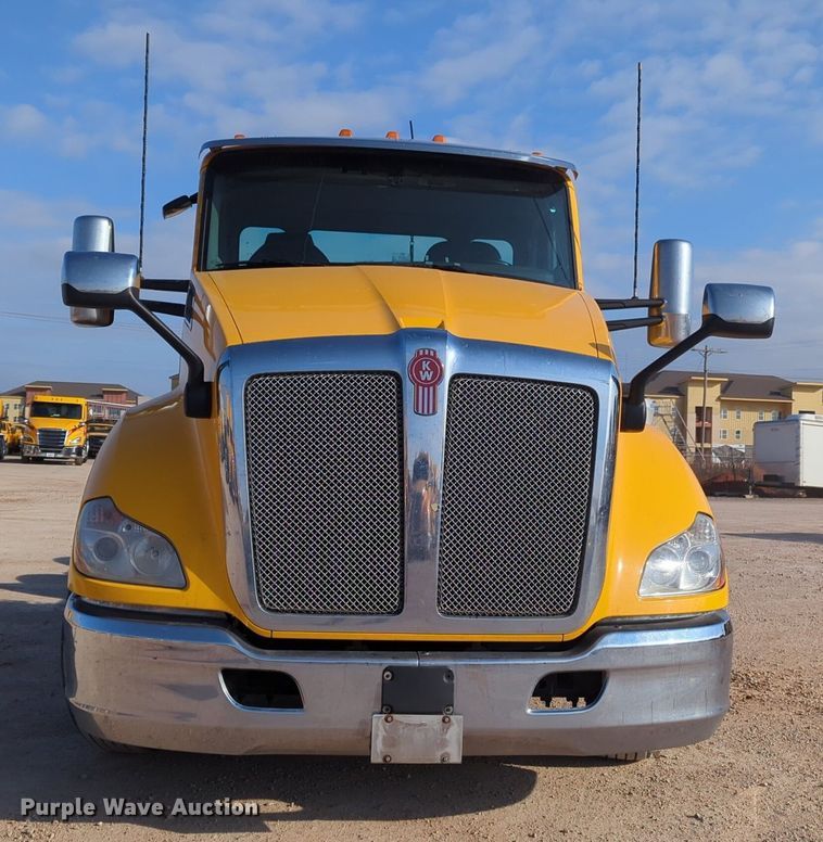 image for item OD9261 2020 Kenworth T680 semi truck