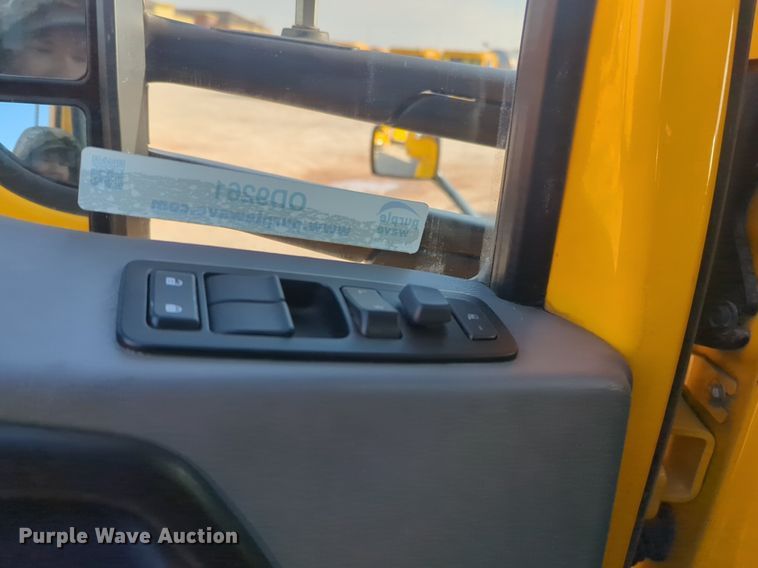 image for item OD9261 2020 Kenworth T680 semi truck