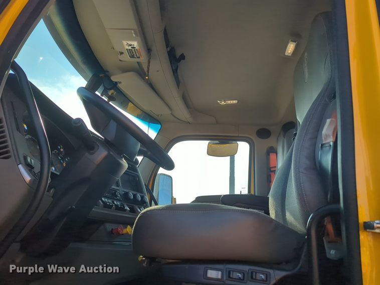 image for item OD9261 2020 Kenworth T680 semi truck