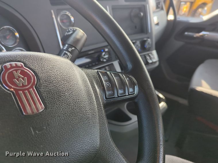 image for item OD9261 2020 Kenworth T680 semi truck