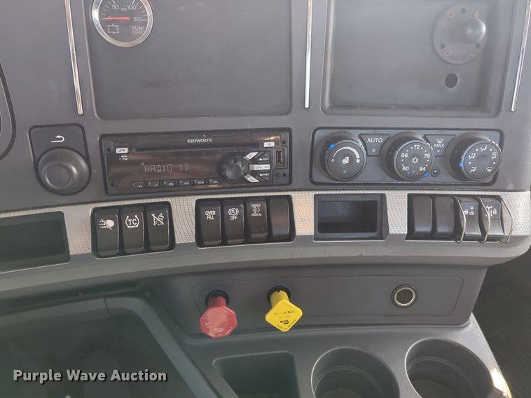 image for item OD9261 2020 Kenworth T680 semi truck