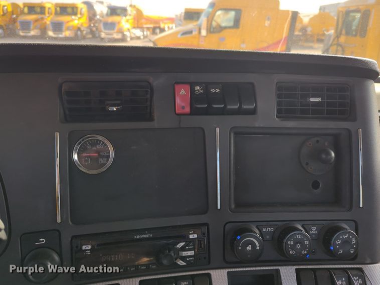 image for item OD9261 2020 Kenworth T680 semi truck