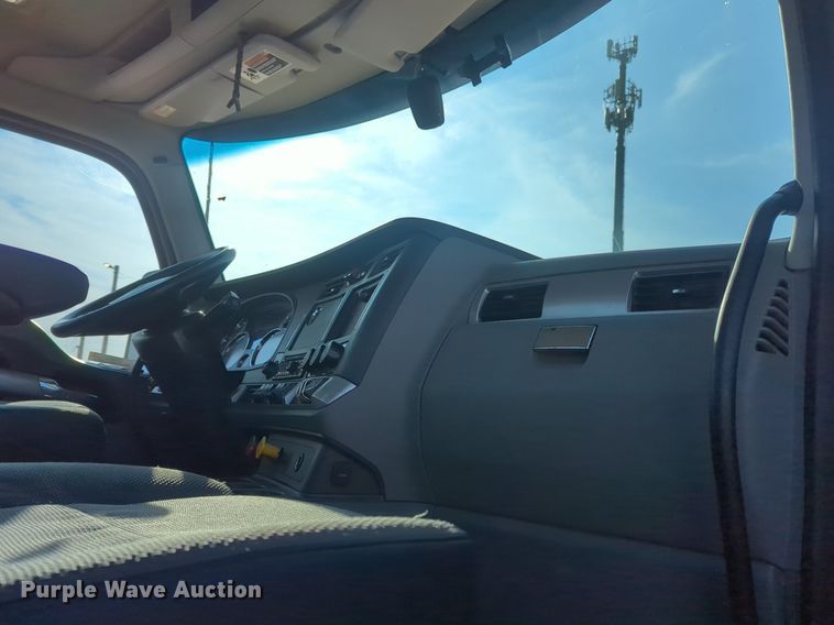 image for item OD9261 2020 Kenworth T680 semi truck