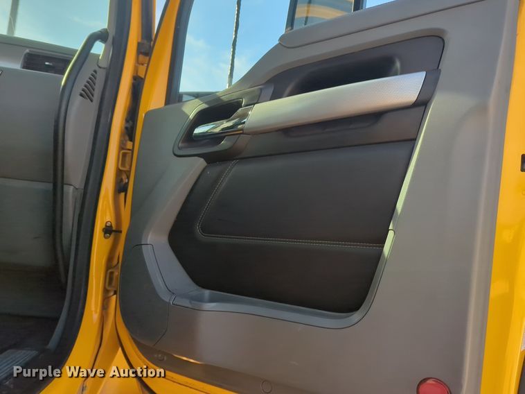 image for item OD9261 2020 Kenworth T680 semi truck