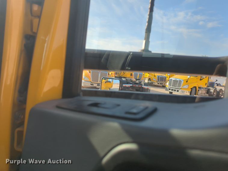 image for item OD9261 2020 Kenworth T680 semi truck