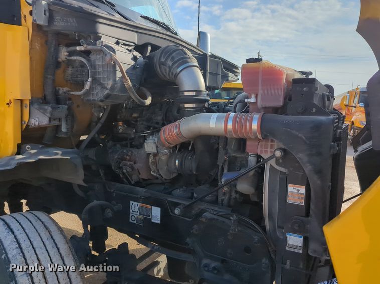 image for item OD9261 2020 Kenworth T680 semi truck