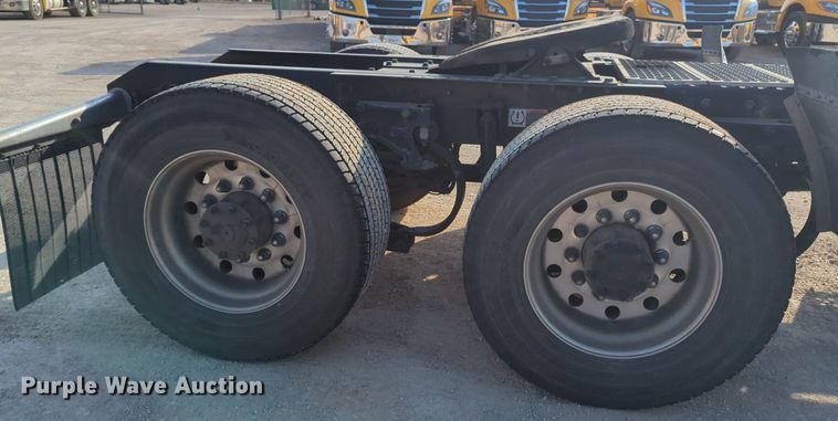 image for item OD9261 2020 Kenworth T680 semi truck