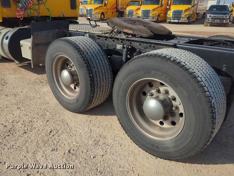 image for item OD9261 2020 Kenworth T680 semi truck