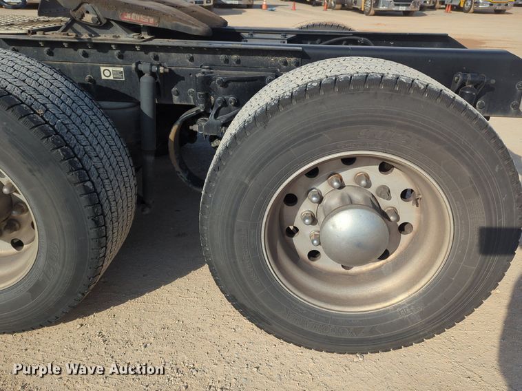 image for item OD9261 2020 Kenworth T680 semi truck