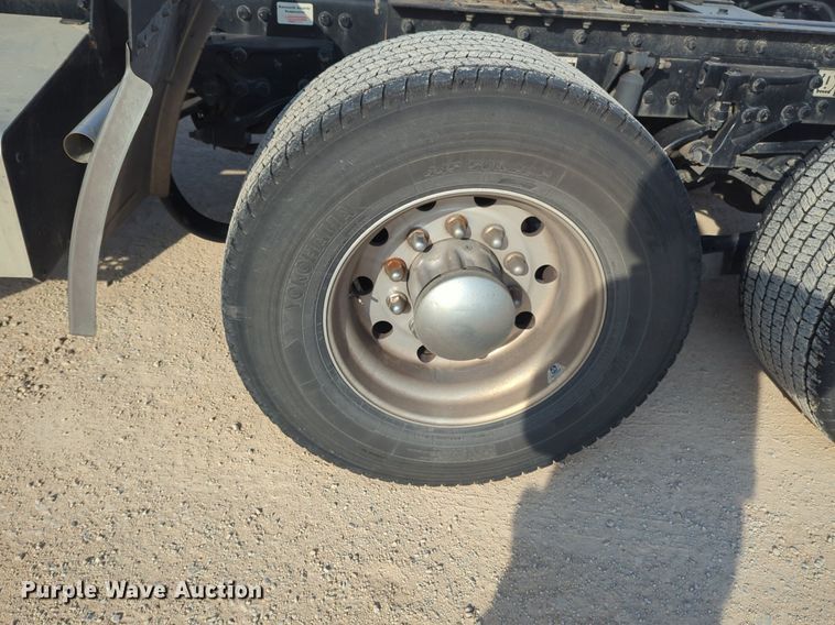 image for item OD9261 2020 Kenworth T680 semi truck