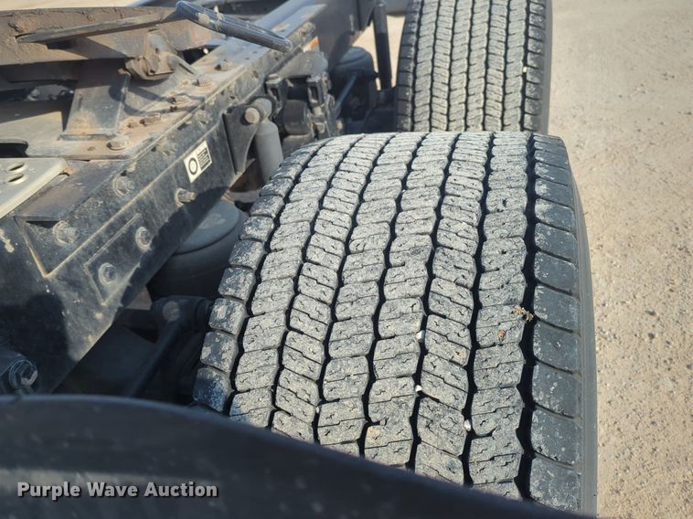 image for item OD9261 2020 Kenworth T680 semi truck