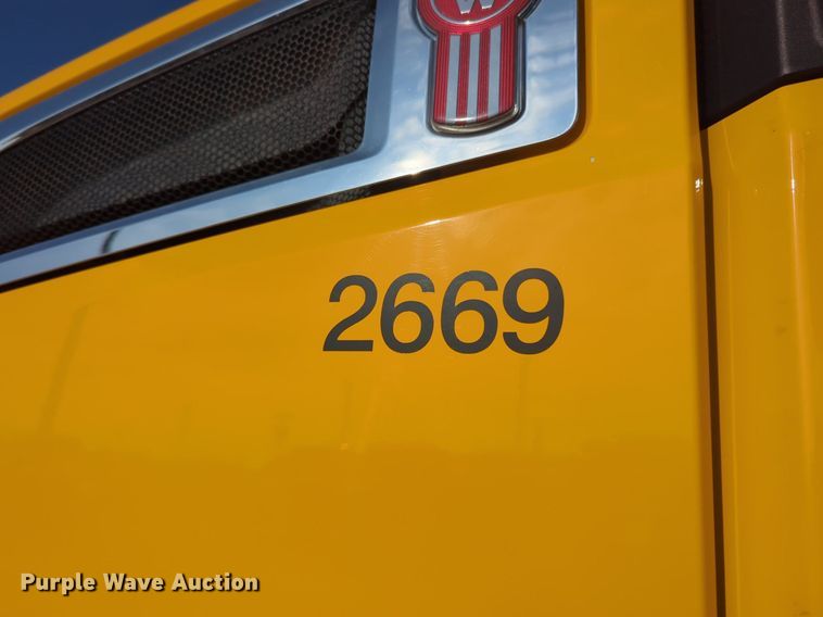 image for item OD9261 2020 Kenworth T680 semi truck