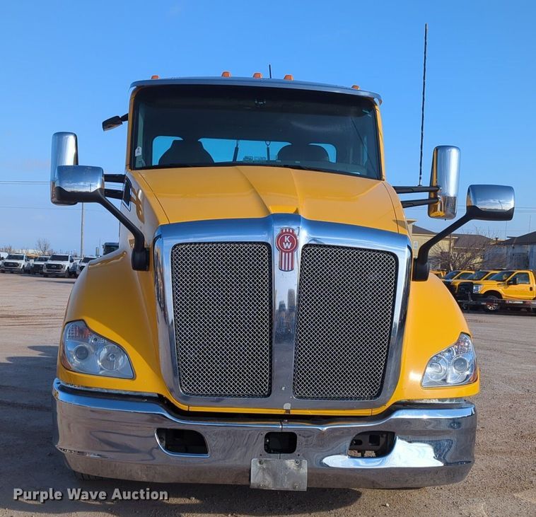 image for item OD9262 2019 Kenworth T680 semi truck